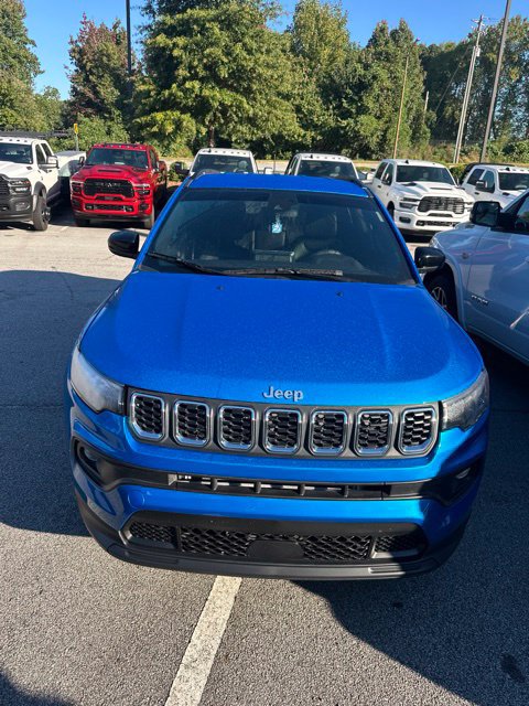 Certified 2025 Jeep Compass Latitude AWD/4WD image 5