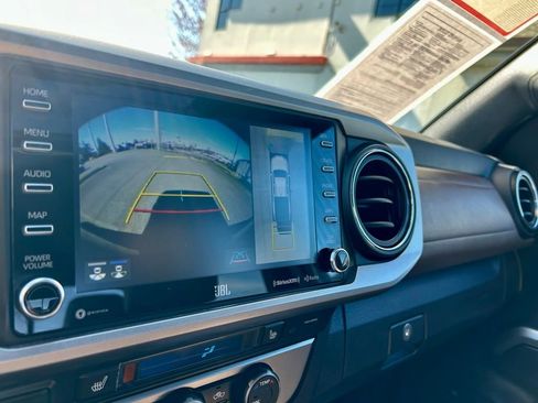 Used 2021 Toyota Tacoma Limited image 23