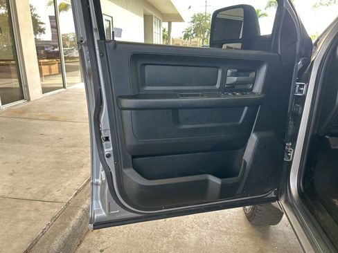 Used 2024 RAM 3500 Tradesman w/ Chrome Appearance Group image 33