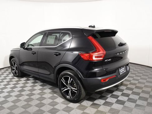 Used 2025 Volvo XC40 B5 Core AWD/4WD image 3