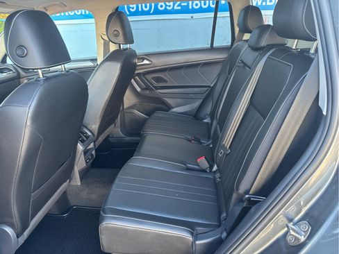Used 2023 Volkswagen Tiguan SE AWD/4WD image 33