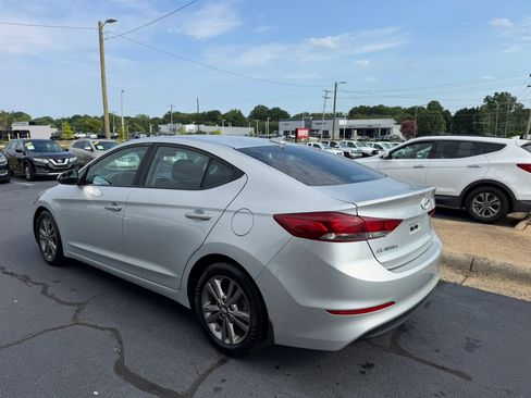 Used 2018 Hyundai Elantra SEL FWD image 5