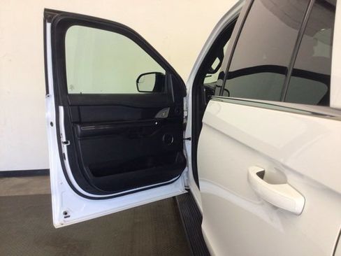 Used 2018 Ford Expedition Max XL RWD image 16