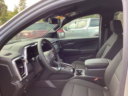 New 2025 GMC Canyon Elevation w/ Convenience Package image 15