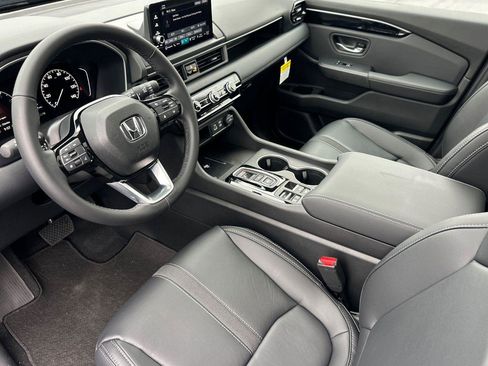 New 2025 Honda Pilot Touring image 10