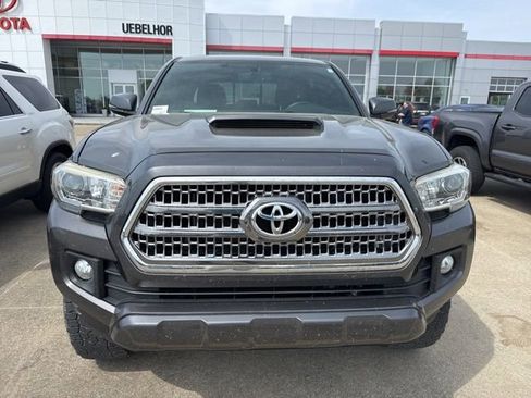 Used 2016 Toyota Tacoma TRD Sport image 14