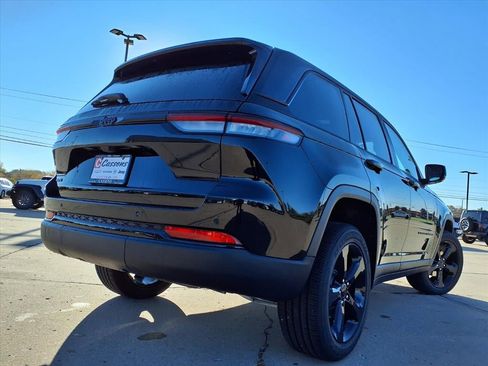 New 2025 Jeep Grand Cherokee Altitude w/ Trailer Tow Package image 28