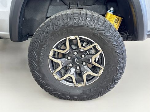 Used 2024 Chevrolet Colorado ZR2 w/ Technology Package AWD/4WD image 33
