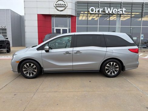 Used 2022 Honda Odyssey EX-L image 2