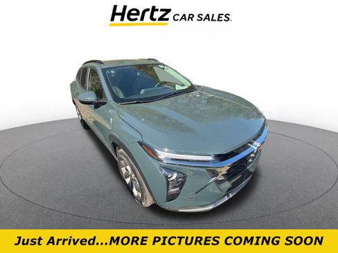 Used 2025 Chevrolet Trax LT w/ LT Convenience Package image 1