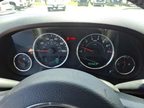 Used 2017 Jeep Wrangler Unlimited Rubicon w/ Connectivity Group AWD/4WD image 32