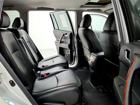 Used 2013 Toyota Highlander Limited image 18