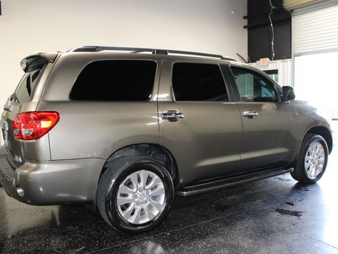 Used 2014 Toyota Sequoia Platinum RWD image 3