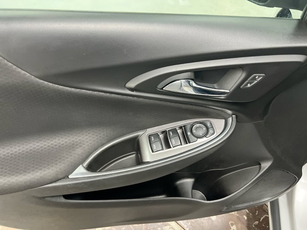 Used 2018 Chevrolet Malibu LT FWD image 20