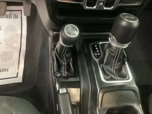 Used 2020 Jeep Wrangler Unlimited Sahara w/ Uconnect 4C Nav & Sound Group AWD/4WD image 16