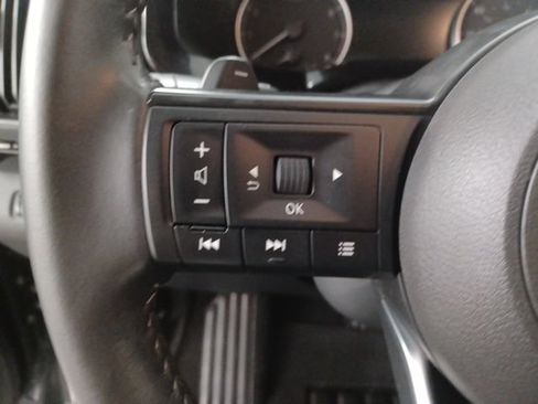 Used 2025 Nissan Pathfinder SV FWD image 24