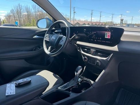 Used 2025 Buick Encore GX Preferred w/ Comfort Package FWD image 9