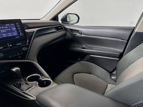 Used 2022 Toyota Camry LE image 22
