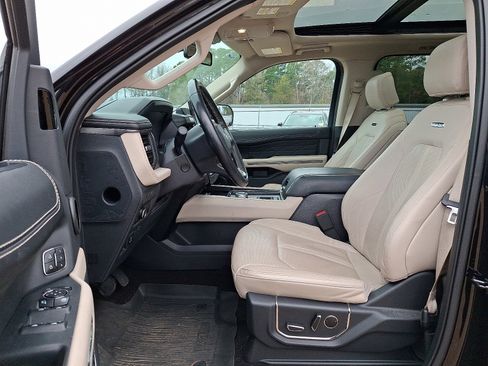 Used 2023 Ford Expedition Platinum image 13