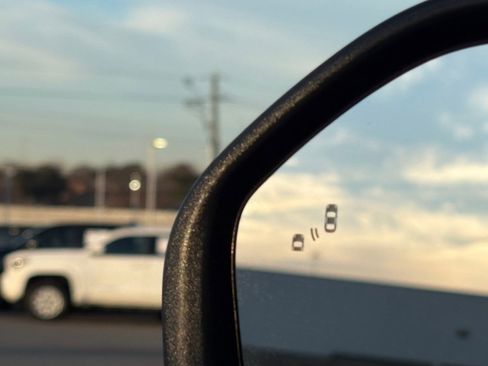 Used 2023 Ford Explorer XLT image 12