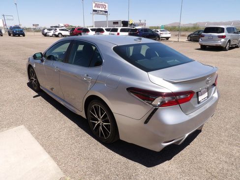Used 2021 Toyota Camry SE FWD image 6