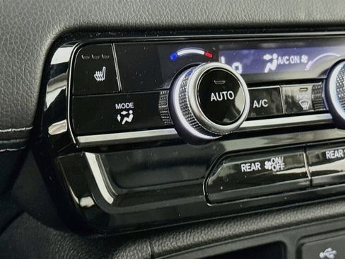 Certified 2023 Honda Pilot Touring image 21