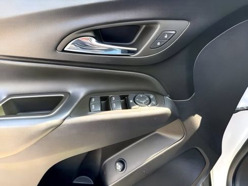 Used 2023 Chevrolet Equinox LT AWD/4WD image 18
