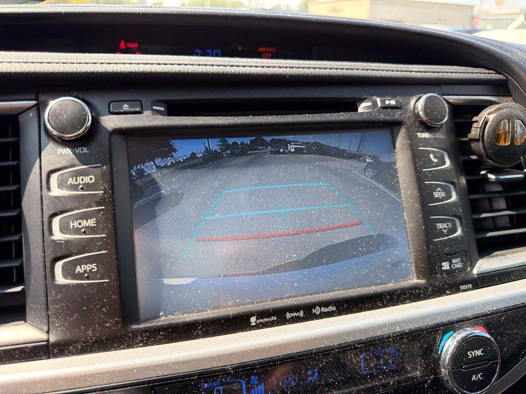 Used 2017 Toyota Highlander SE FWD image 23