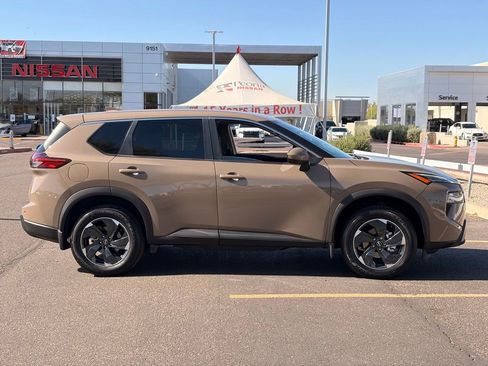 Certified 2024 Nissan Rogue SV FWD image 7