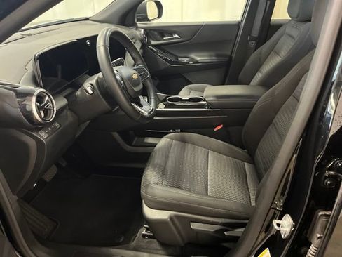 Used 2025 Chevrolet Equinox LT AWD/4WD image 9
