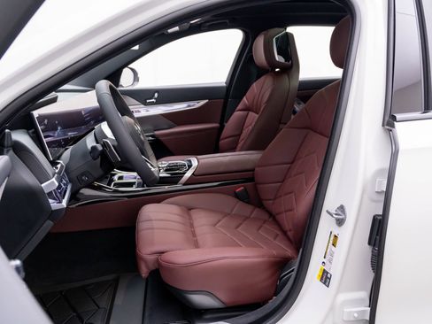 New 2026 BMW i7 xDrive60 w/ Executive Package image 17