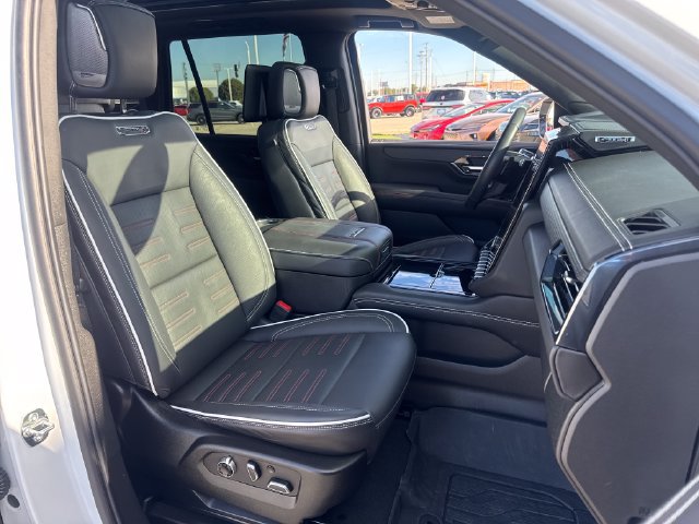Used 2025 GMC Yukon AT4 Ultimate AWD/4WD image 12
