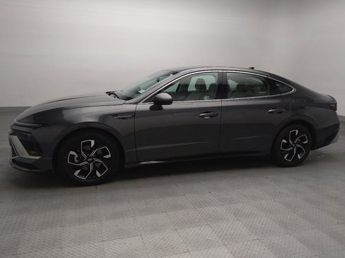 Used 2025 Hyundai Sonata SEL FWD image 2