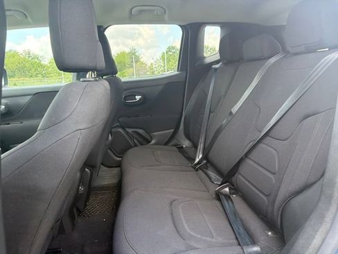 Used 2020 Jeep Renegade Latitude w/ Cold Weather Group AWD/4WD image 14