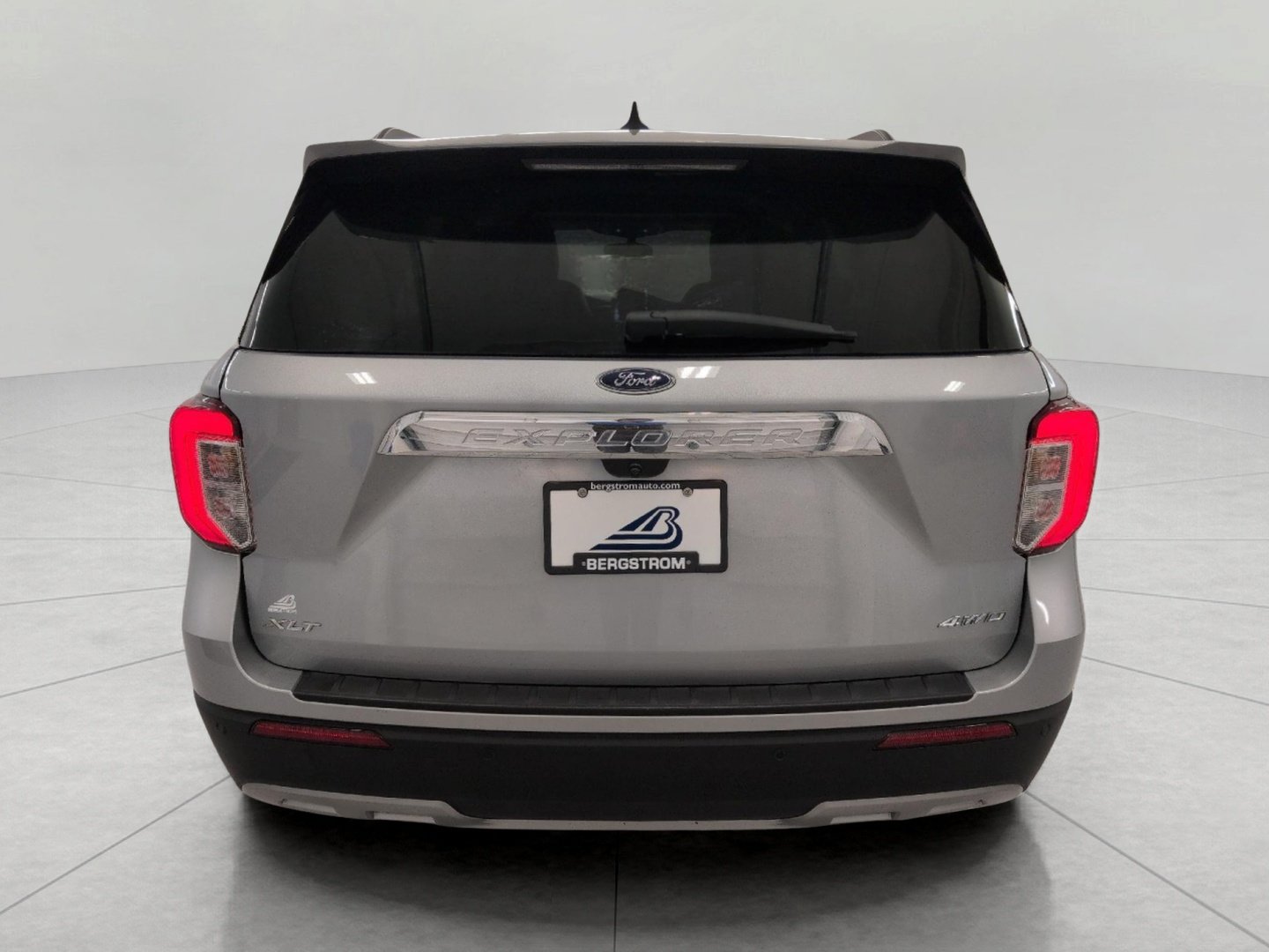 Used 2024 Ford Explorer XLT w/ Equipment Group 202A AWD/4WD image 54