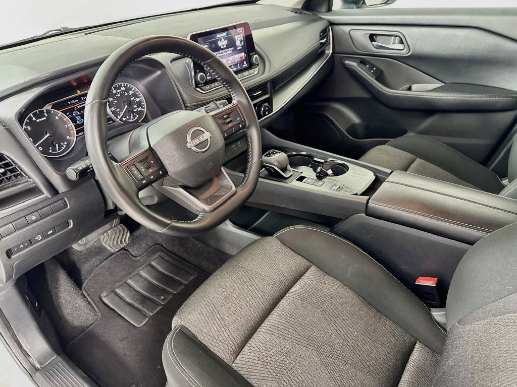 Used 2025 Nissan Rogue SV FWD image 9