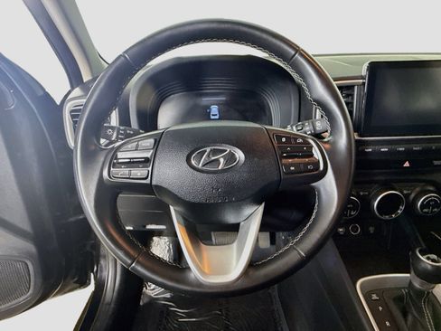 Used 2023 Hyundai Venue SEL FWD image 13