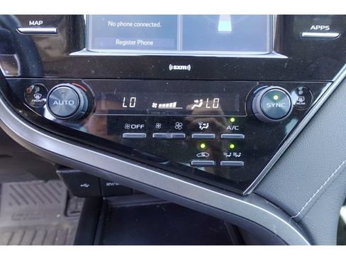 Used 2020 Toyota Camry SE FWD image 17