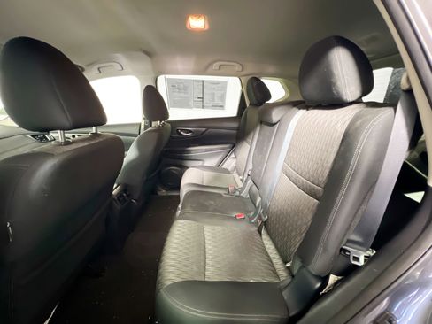 Used 2018 Nissan Rogue SV image 27