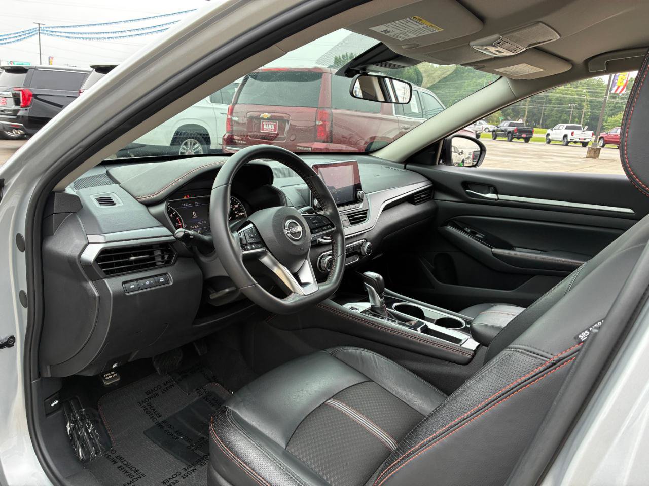 Used 2024 Nissan Altima 2.5 SR FWD image 11