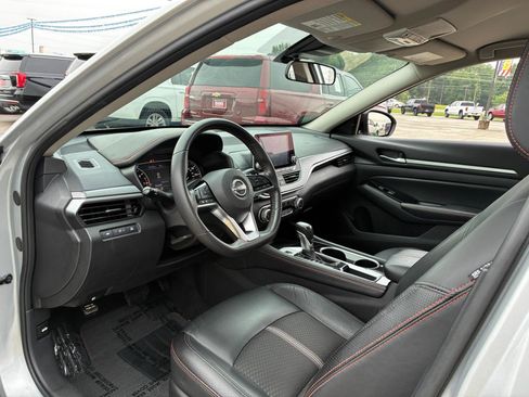 Used 2024 Nissan Altima 2.5 SR FWD image 11