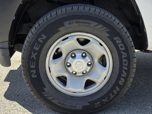 Used 2022 Toyota Tacoma SR RWD image 12
