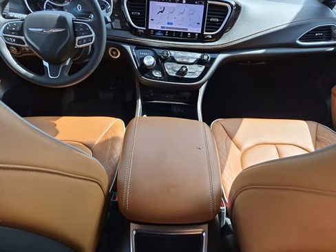 Used 2023 Chrysler Pacifica Pinnacle image 22