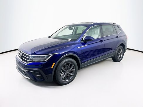 Used 2023 Volkswagen Tiguan SE image 3