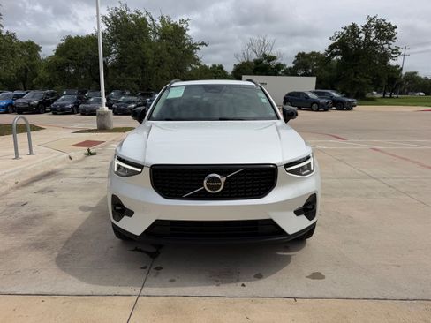 Certified 2023 Volvo XC40 B4 Plus w/ Protection Package Premier FWD image 8