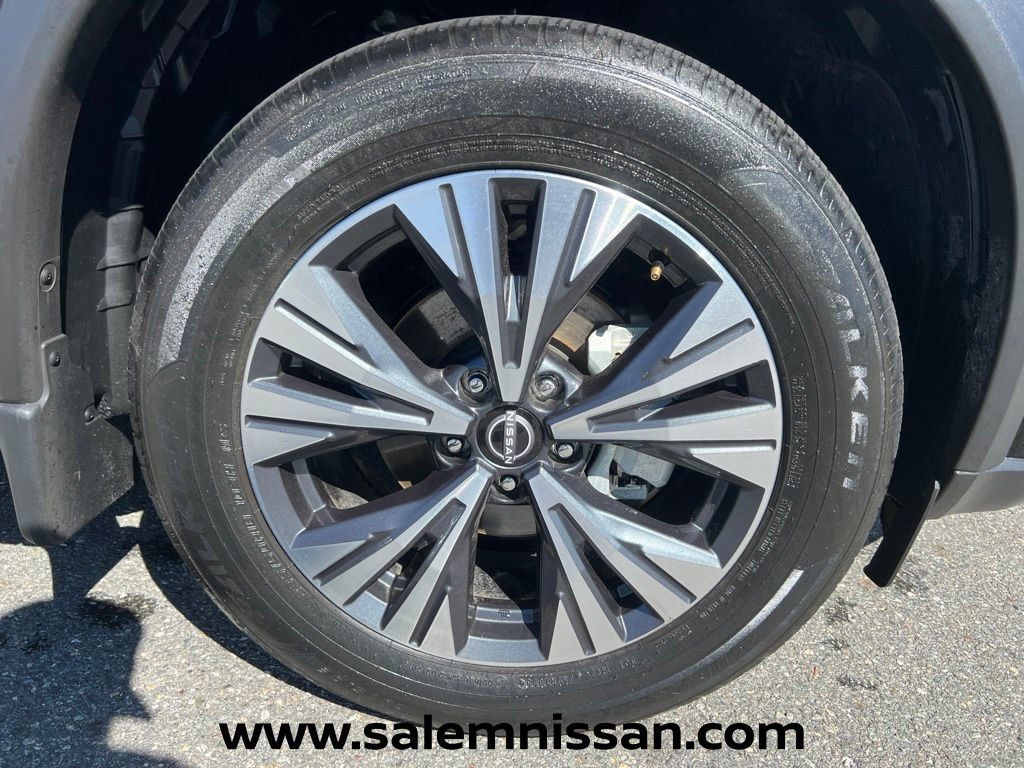 Used 2023 Nissan Rogue SV w/ SV Premium B Package FWD image 27