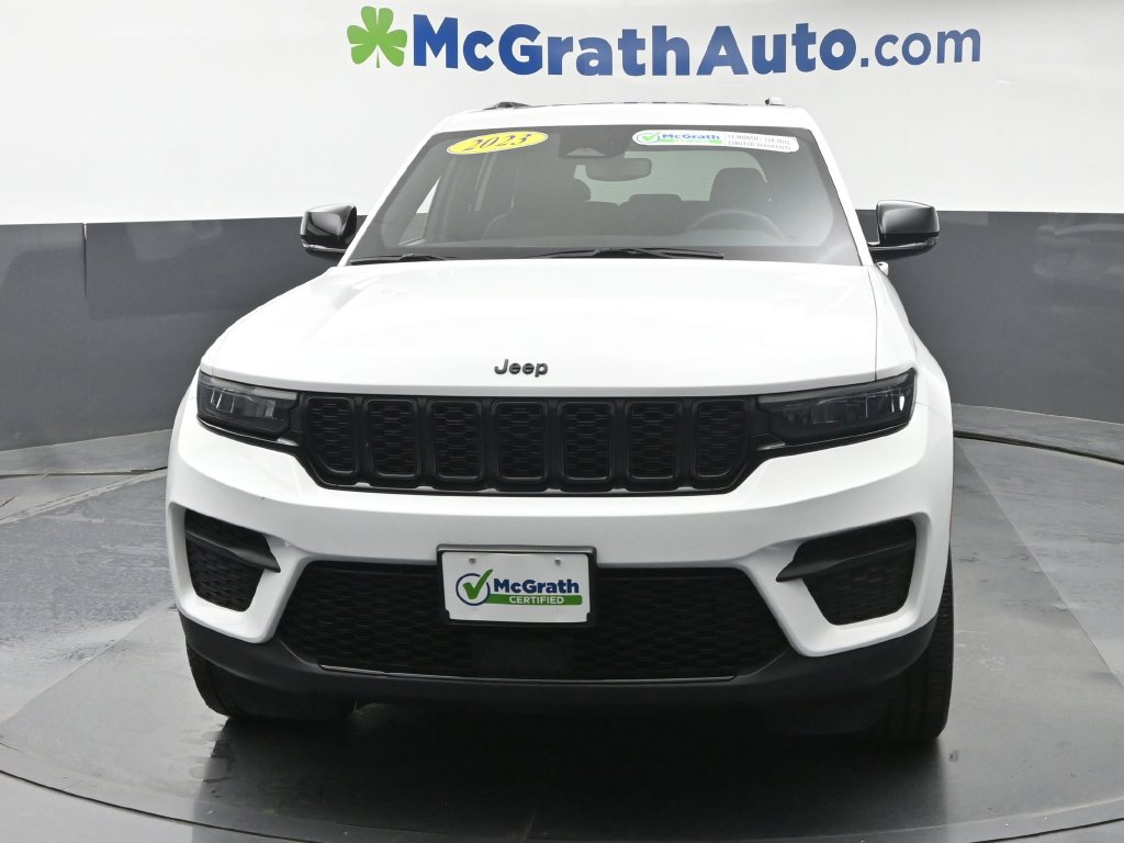 Used 2023 Jeep Grand Cherokee Altitude AWD/4WD image 6