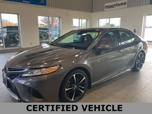 Used 2019 Toyota Camry XSE image 1