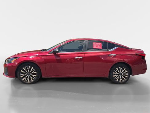 Certified 2024 Nissan Altima 2.5 SV FWD image 2