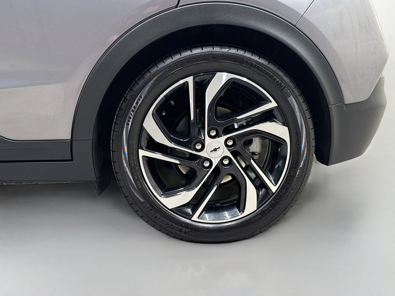 Used 2023 Chevrolet Bolt LT w/ Infotainment Package FWD image 34